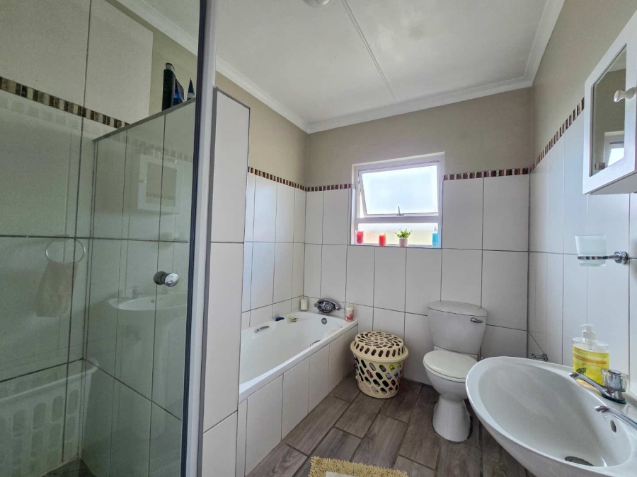 3 Bedroom Property for Sale in Stilbaai Wes Western Cape